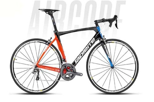 AIRCODE SL 600 MCP FDJ V/S Domane SL 6